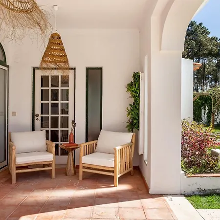 Flamingo House Nyaraló Corroios